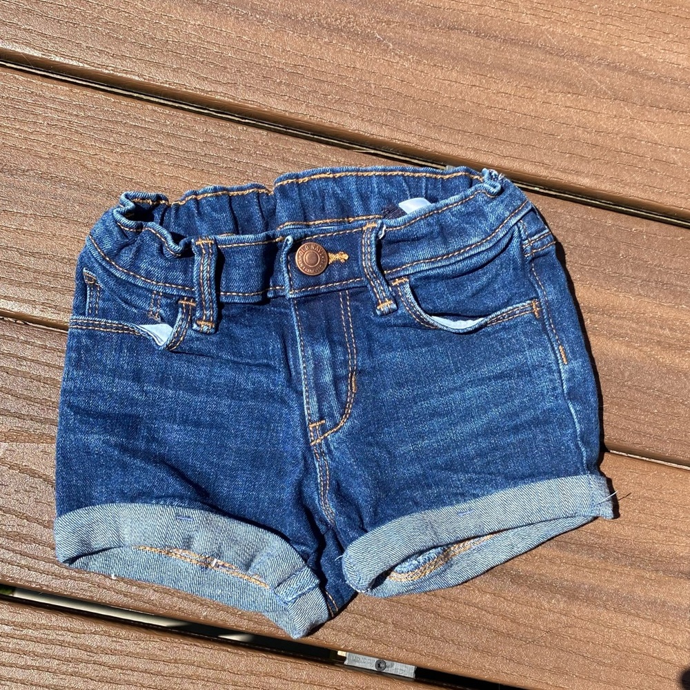 Old Navy girls jean shorts - 3T